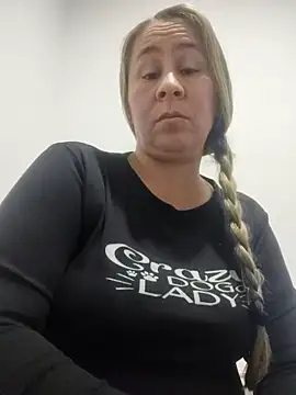 Snapshot of Nala1986 chatting on December 5, 2025, 12:30 am Nala1986 online show from December 5, 2025, 12:30 am