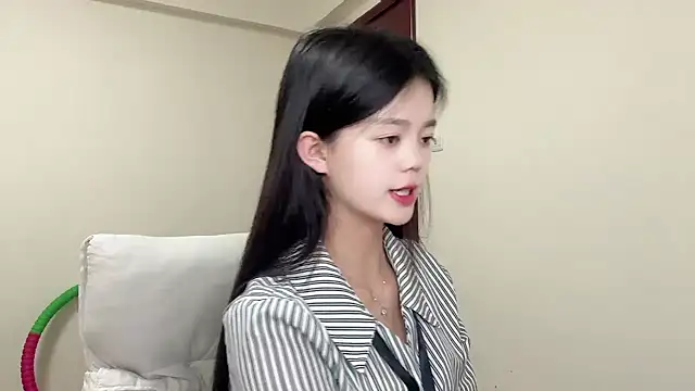 Nicole-13 online show from May 31, 2026, 1:07 pm