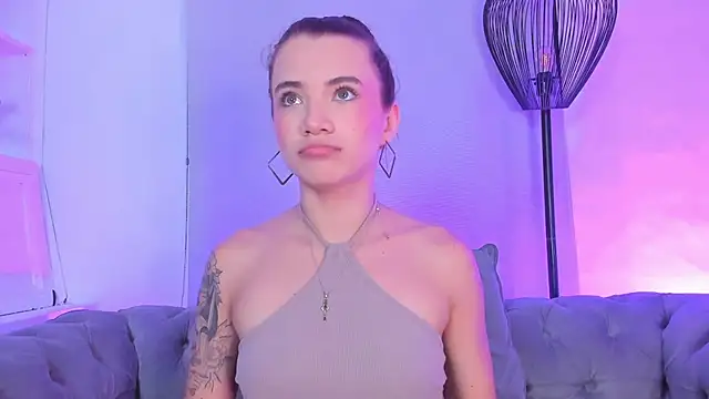 Snapshot of aitana_baker_ chatting on October 8, 2025, 4:10 am aitana baker  online show from October 8, 2025, 4:10 am