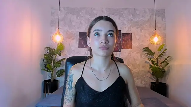 aitana baker  online show from December 17, 2025, 7:20 pm