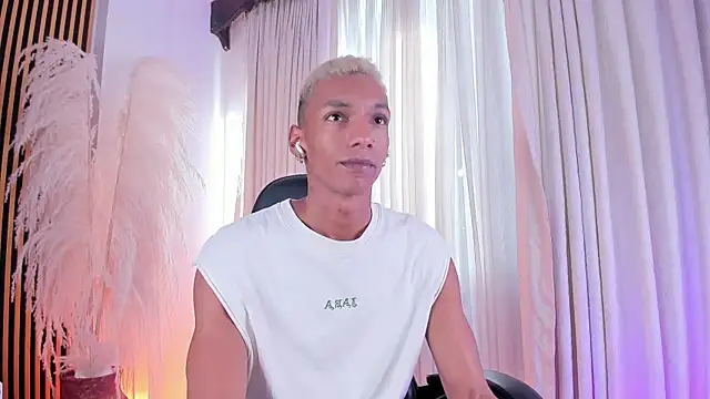 JulienSaint online show from October 28, 2025, 12:30 pm