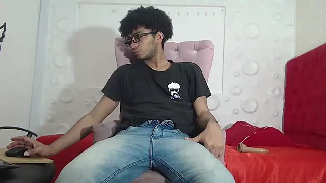 felipecams123 online show from October 26, 2025, 9:53 pm