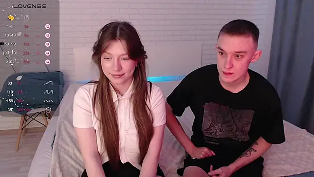 Blushing couple online show from September 14, 2025, 10:47 am