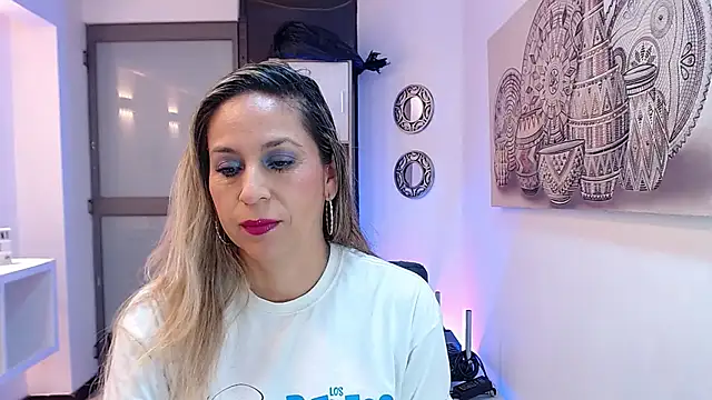 Snapshot of DianaPearls chatting on February 11, 2026, 10:53 am DianaPearls online show from February 11, 2026, 10:53 am