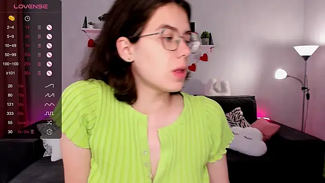 BellaCaress online show from September 11, 2025, 2:22 am