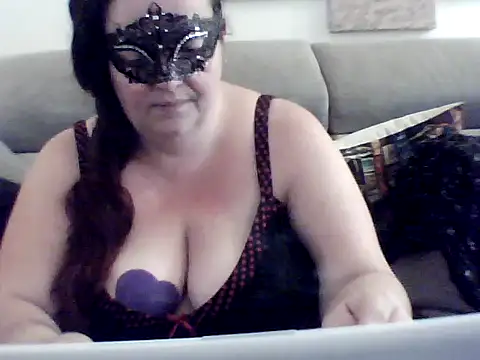 Snapshot of Valendra_ chatting on September 10, 2025, 10:15 am Valendra  online show from September 10, 2025, 10:15 am