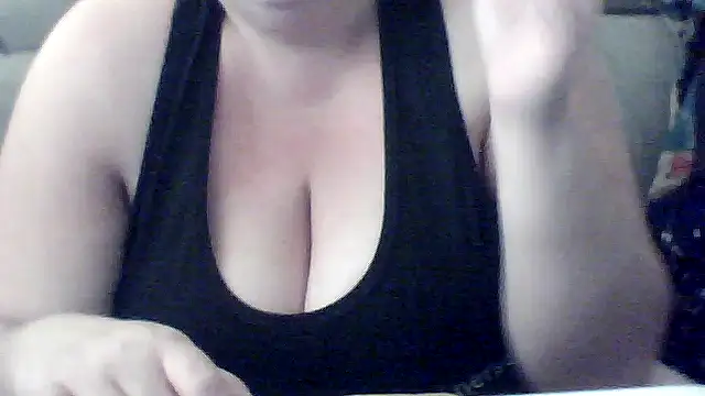 Snapshot of Valendra_ chatting on October 12, 2025, 7:29 am Valendra  online show from October 12, 2025, 7:29 am