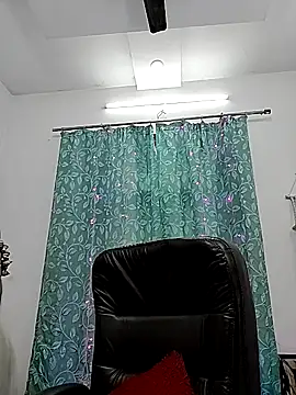 Snapshot of SEEMA_127 chatting on February 13, 2026, 5:58 am SEEMA 127 online show from February 13, 2026, 5:58 am