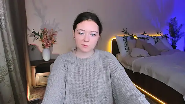 AlluringLookk online show from September 20, 2025, 4:13 am