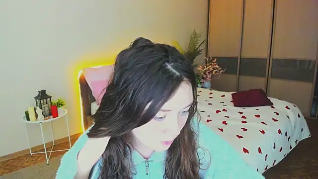 AlluringLookk online show from April 3, 2026, 12:58 pm