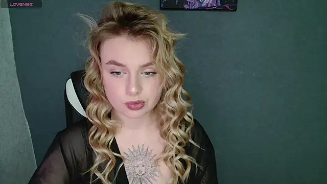 AngelicaHollywood online show from October 26, 2025, 8:15 pm