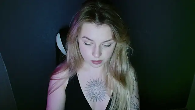 AngelicaHollywood online show from November 18, 2025, 9:41 pm