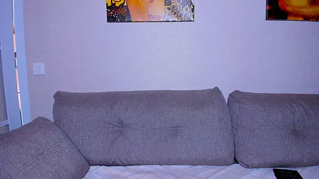 OliviaReece online show from April 7, 2026, 5:52 am