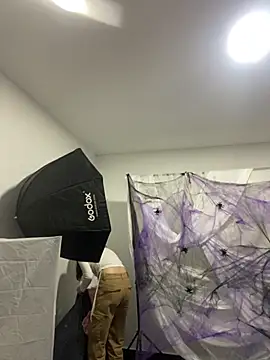 Emilia Bons online show from October 8, 2025, 1:47 am