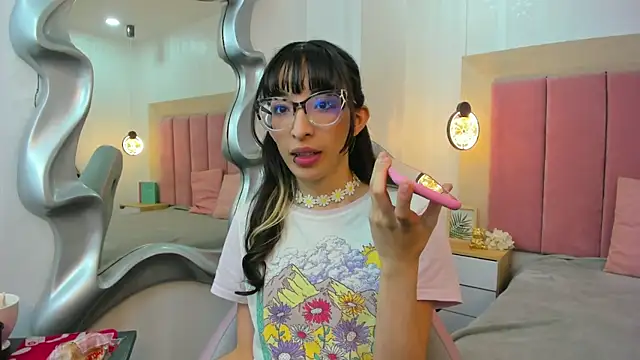 Emilia Bons online show from March 20, 2026, 1:27 pm