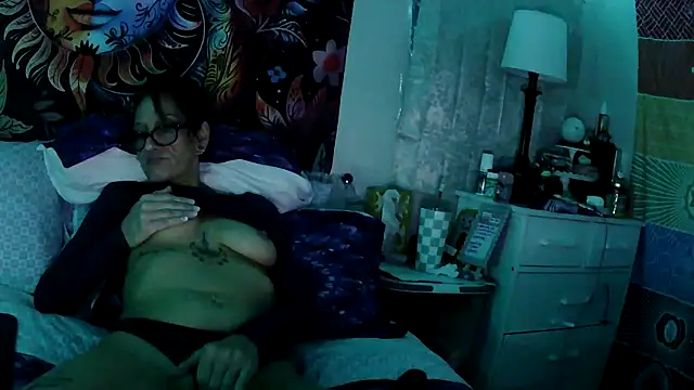 gypsyadventures1 online show from September 14, 2025, 5:17 am