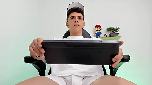 Mikecooper online show from February 3, 2026, 2:53 am