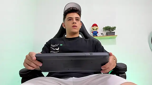 Mikecooper online show from February 5, 2026, 3:11 am