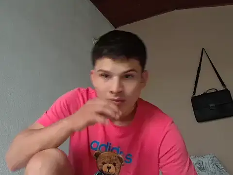 Snapshot of Tused11 chatting on October 9, 2025, 7:56 pm Tused11 online show from October 9, 2025, 7:56 pm