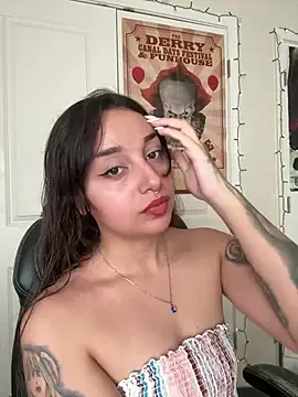 CharmingMaddie online show from January 13, 2026, 4:56 pm