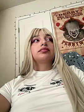 CharmingMaddie online show from April 14, 2026, 4:46 pm