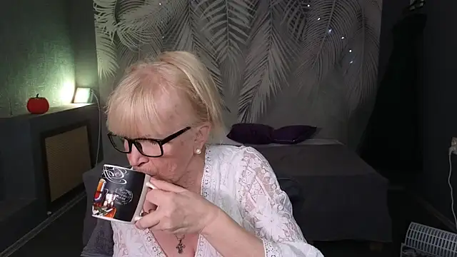 Snapshot of Sabina_Ros chatting on November 15, 2025, 8:11 am Sabina Ros online show from November 15, 2025, 8:11 am