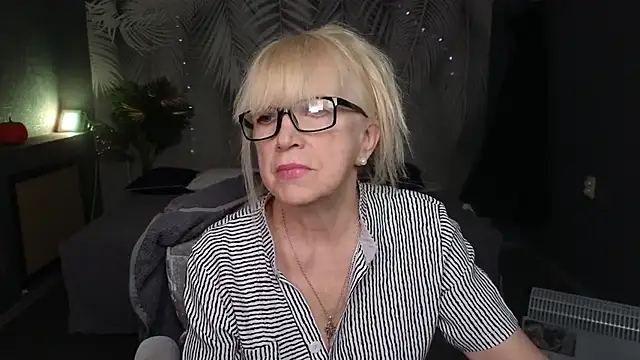 Snapshot of Sabina_Ros chatting on December 1, 2025, 8:30 am Sabina Ros online show from December 1, 2025, 8:30 am