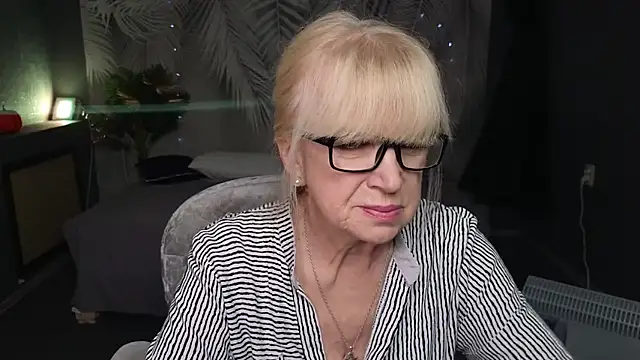 Snapshot of Sabina_Ros chatting on December 5, 2025, 8:12 am Sabina Ros online show from December 5, 2025, 8:12 am