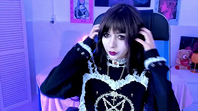 CrystallBloom online show from September 29, 2025, 1:33 am