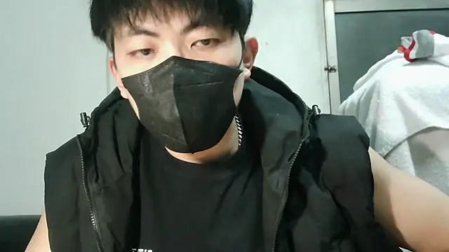 bigbb101011 online show from December 16, 2025, 1:49 pm