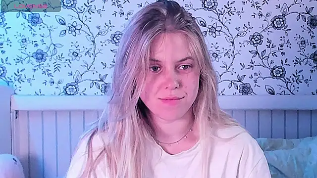 Snapshot of AngelAnty chatting on June 24, 2026, 3:33 pm AngelAnty online show from June 24, 2026, 3:33 pm
