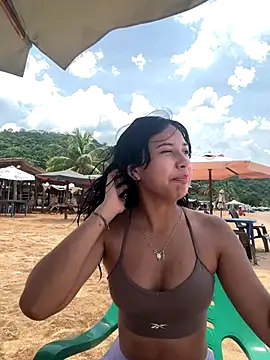 lynn9000 online show from September 18, 2025, 4:42 pm