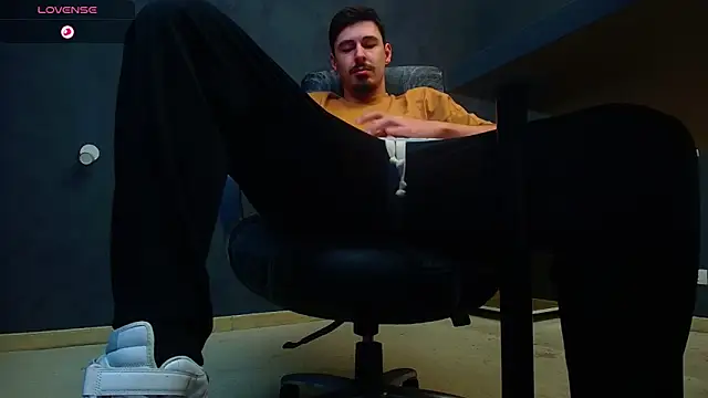 EnzoRace online show from November 9, 2025, 7:17 am