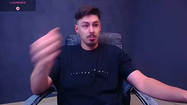 EnzoRace online show from November 25, 2025, 5:40 am