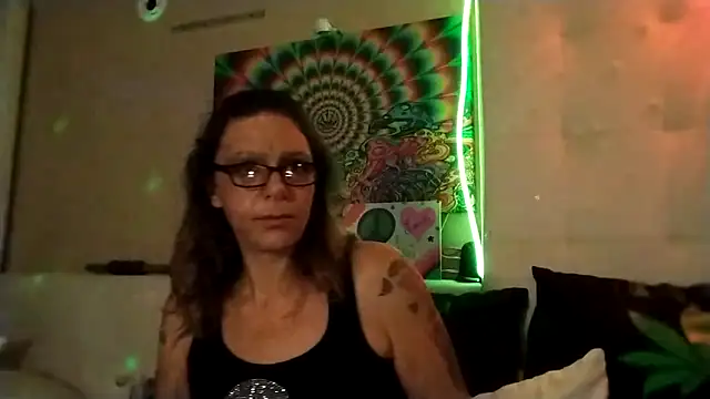 SparklesB1tch online show from April 27, 2026, 4:10 am