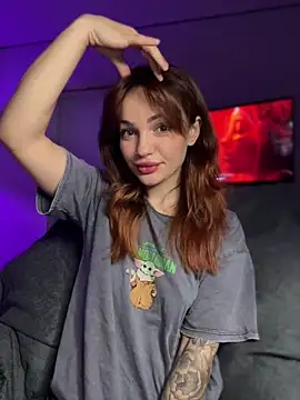 SaraLow online show from December 2, 2025, 1:33 am