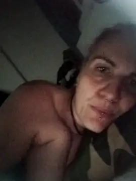 Snapshot of est_82 chatting on September 10, 2025, 9:37 pm est 82 online show from September 10, 2025, 9:37 pm