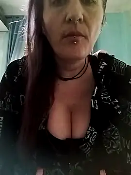 Snapshot of est_82 chatting on September 24, 2025, 3:59 pm est 82 online show from September 24, 2025, 3:59 pm