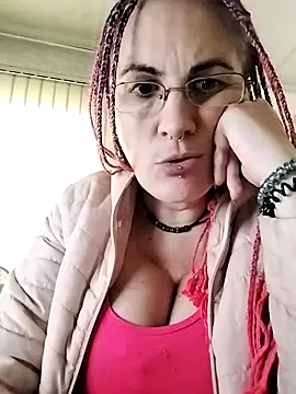 Snapshot of est_82 chatting on September 30, 2025, 9:03 am est 82 online show from September 30, 2025, 9:03 am