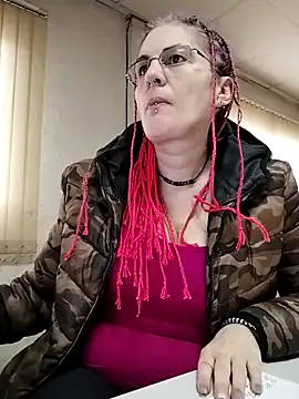 Snapshot of est_82 chatting on October 6, 2025, 8:01 am est 82 online show from October 6, 2025, 8:01 am