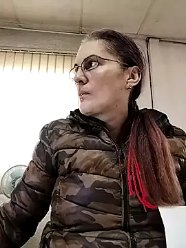 Snapshot of est_82 chatting on October 16, 2025, 7:42 am est 82 online show from October 16, 2025, 7:42 am