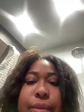 Snapshot of reinagotthroat chatting on February 18, 2026, 11:39 am reinagotthroat online show from February 18, 2026, 11:39 am