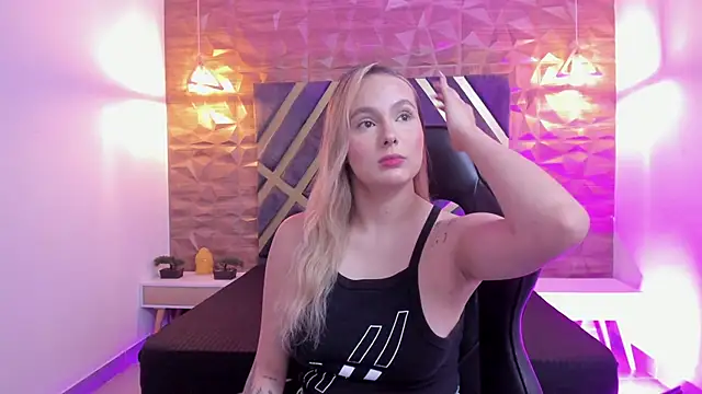 Emmaa white  online show from February 11, 2026, 5:18 pm