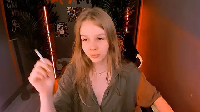 Snapshot of Selen_hells_weet chatting on October 19, 2025, 3:56 pm Selen hells weet online show from October 19, 2025, 3:56 pm