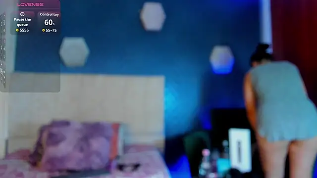 thania 777 online show from October 9, 2025, 10:52 pm