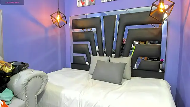 lilyth adam online show from December 2, 2025, 1:55 am