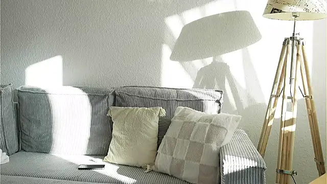 LucyxLou online show from December 1, 2025, 12:10 pm