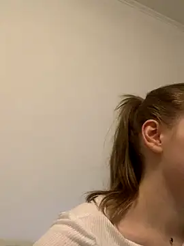 Snapshot of Leya_F chatting on September 20, 2025, 6:53 pm Leya F online show from September 20, 2025, 6:53 pm