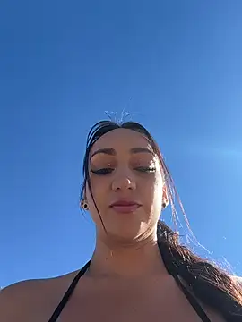 Ninabigtitied online show from November 3, 2025, 11:33 am