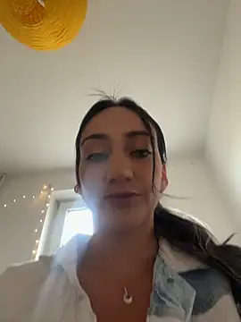 Ninabigtitied online show from November 11, 2025, 10:48 am